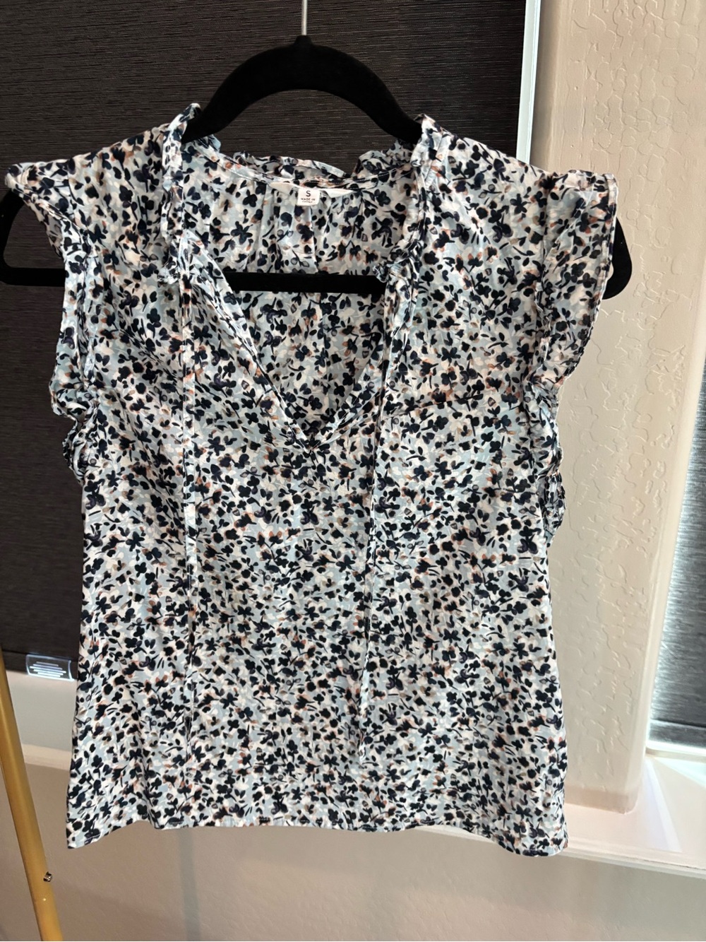 BB Dakota Light Blue Floral V-Neck Ruffle Sleeve Top